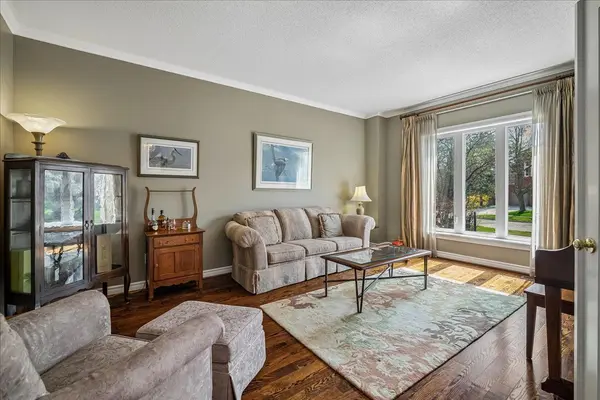 2203 Winding Woods DR, Oakville, ON L6H 5T9