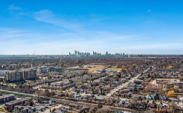 1038 Alexandra AVE, Mississauga, ON L5E 1Z8