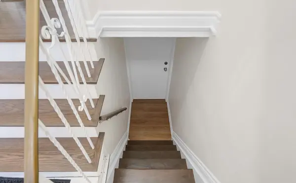 1038 Alexandra AVE, Mississauga, ON L5E 1Z8