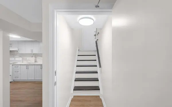 1038 Alexandra AVE, Mississauga, ON L5E 1Z8