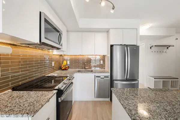 1461 Lawrence AVE W #610, Toronto W04, ON M6L 1B3