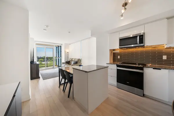 1461 Lawrence AVE W #610, Toronto W04, ON M6L 1B3