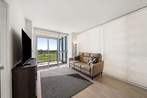 1461 Lawrence AVE W #610, Toronto W04, ON M6L 1B3