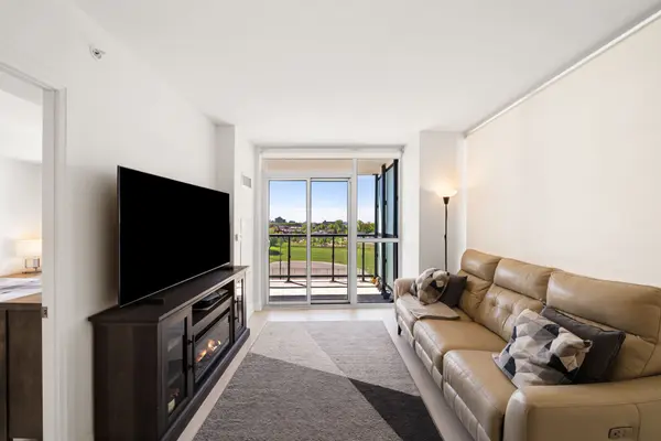 1461 Lawrence AVE W #610, Toronto W04, ON M6L 1B3