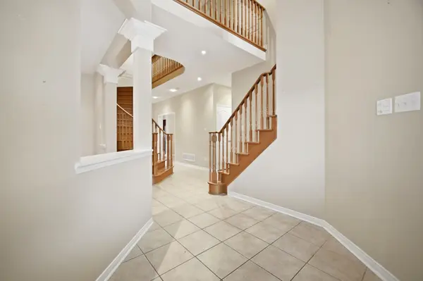 5218 Oscar Peterson BLVD, Mississauga, ON L5M 0E1