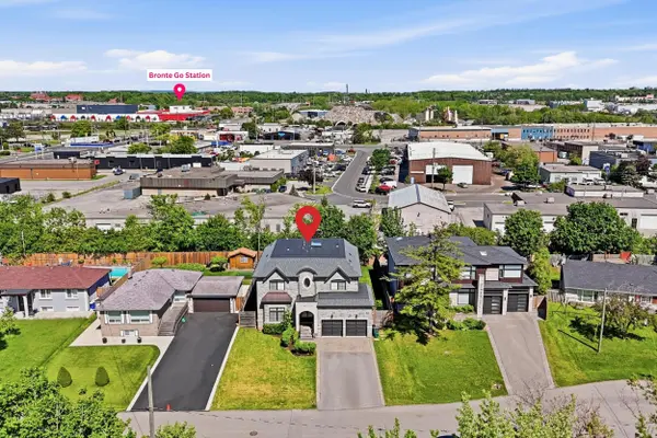 584 Weynway CT, Oakville, ON L6L 4G7