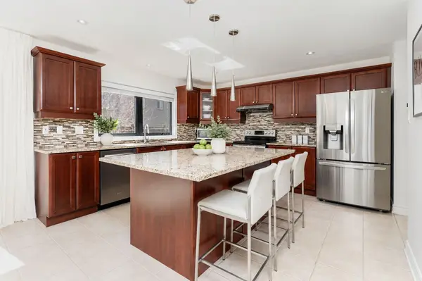 2364 Spring Meadow WAY W, Oakville, ON L6M 0C1