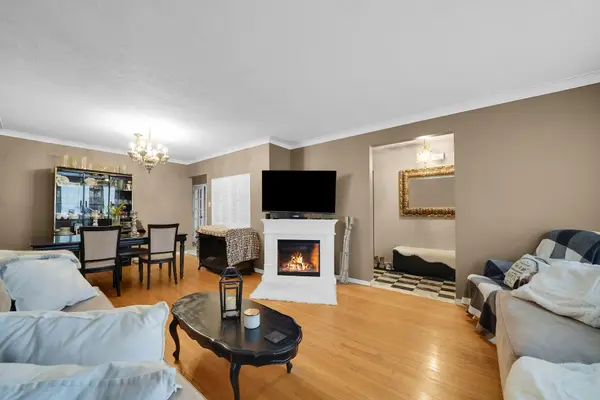 22 Hamptonbrook DR, Toronto W09, ON M9P 1A1