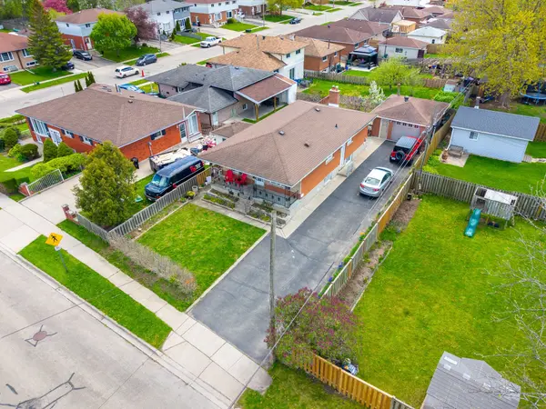 211 Ballantyne AVE, Cambridge, ON N1R 7B5