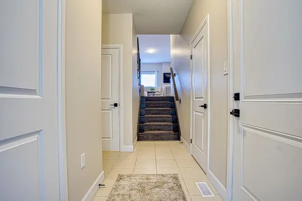 39 Bensley LN, Hamilton, ON L9C 0E9