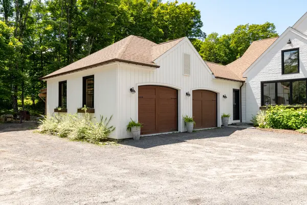 350 Skyhills RD, Huntsville, ON P1H 2N5