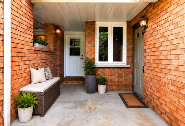 58 Robarts CRES, Kanata, ON K2L 4A5