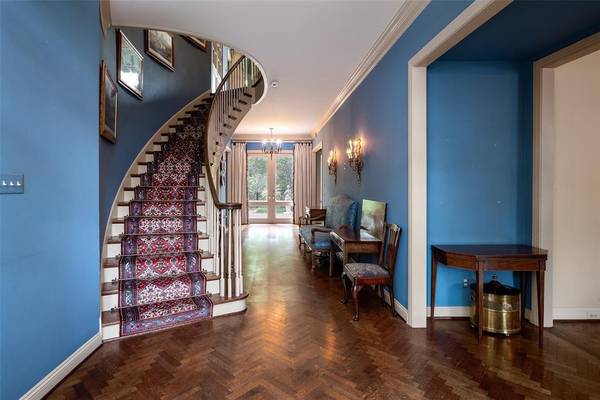 5826 Farquhar Lane, Dallas, TX 75209