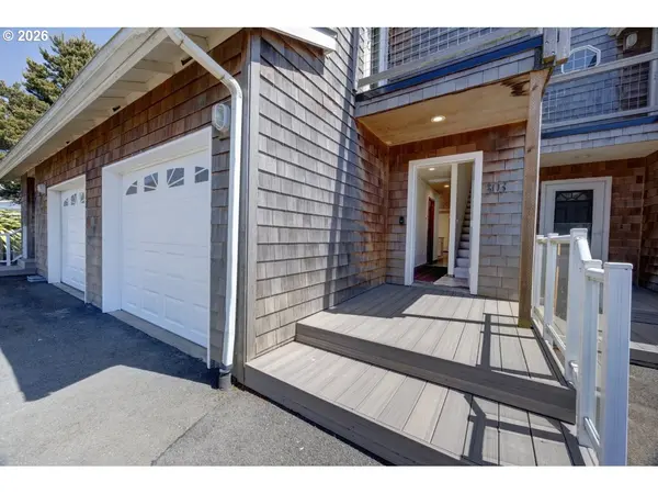 303 AVENUE C, Seaside, OR 97138
