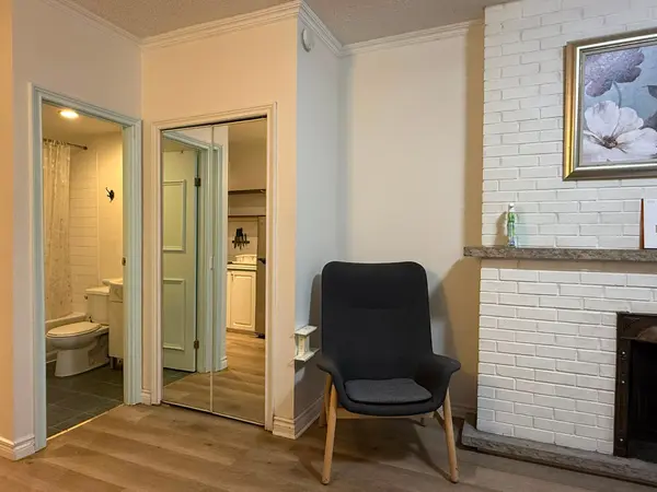 366 Lippincott ST #1A, Toronto C01, ON M5S 2P7
