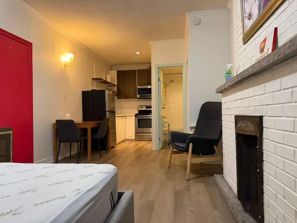 366 Lippincott ST #1A, Toronto C01, ON M5S 2P7
