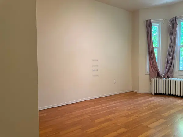 366 Lippincott ST #2B, Toronto C01, ON M5S 2P7