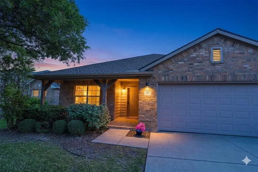 437 Sandy Creek Drive, Fort Worth, TX 76131
