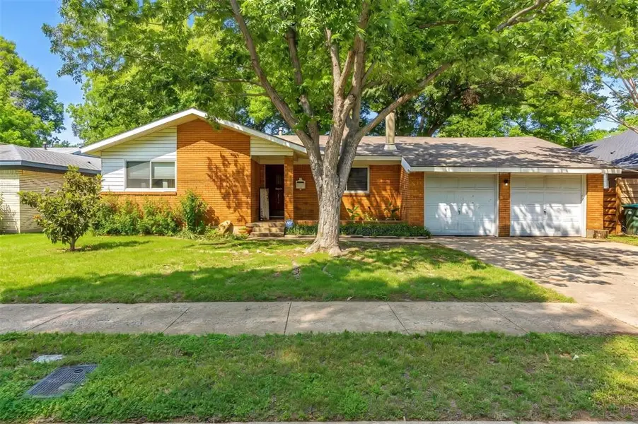 1916 Valley Lane, Arlington, TX 76013