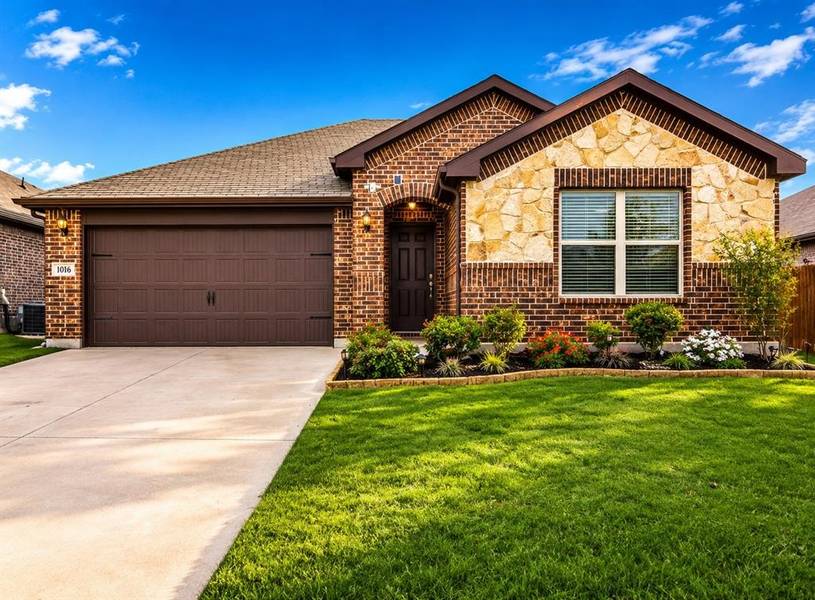 1016 Eastland Lane, Aubrey, TX 76227