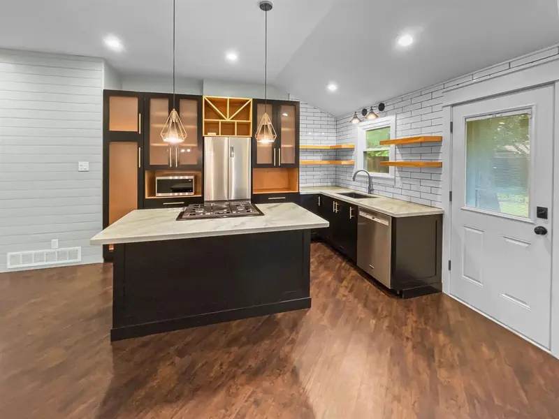 1108 E Russell Avenue, Carrollton, TX 75006