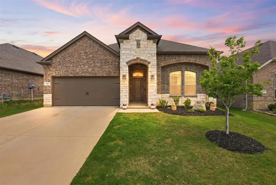 10605 Breezeway Drive, Aubrey, TX 76227