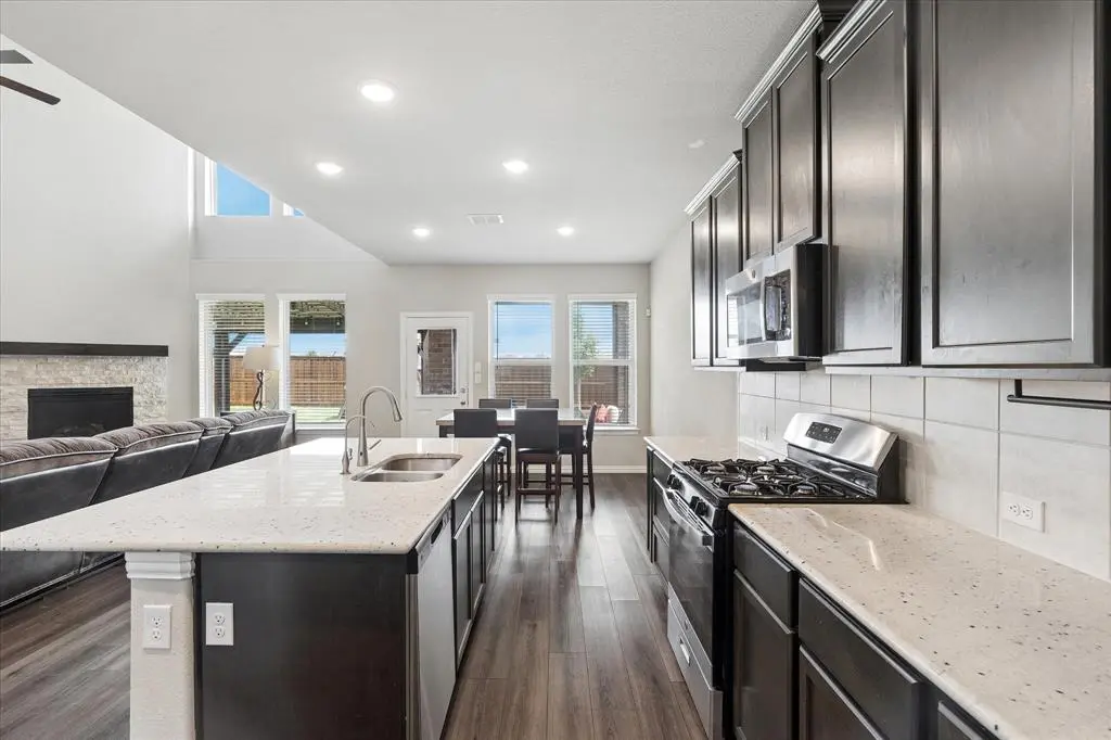 400 Acton Avenue, Fort Worth, TX 76131