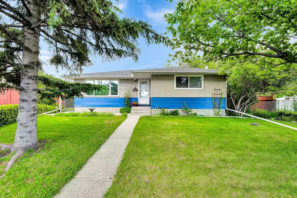 244 Travis PL NE, Calgary, AB T2K 3W4