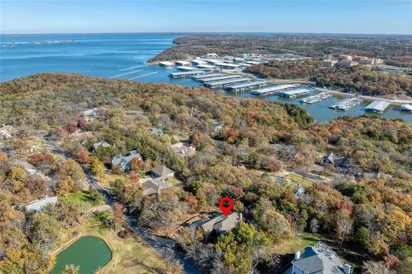 588 Lakepoint Loop, Pottsboro, TX 75076