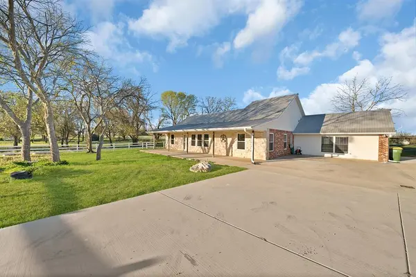109 Pioneer Court, Waxahachie, TX 75167