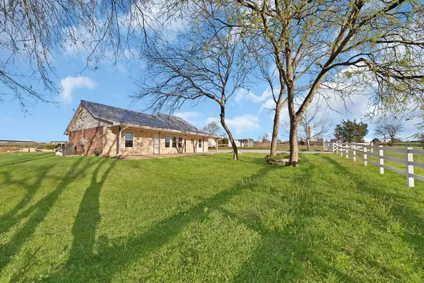 109 Pioneer Court, Waxahachie, TX 75167