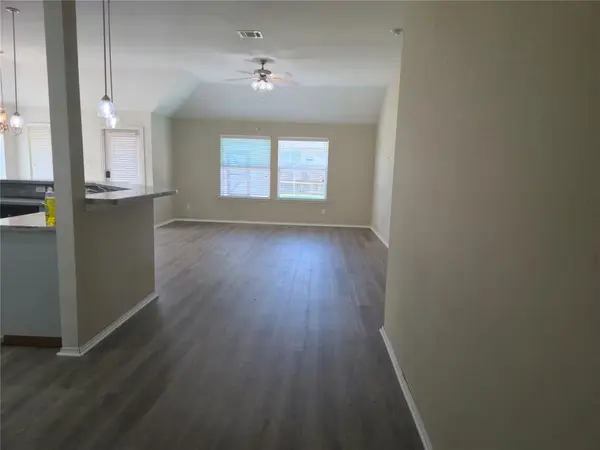 500 Crescent Creek Lane, Fort Worth, TX 76140
