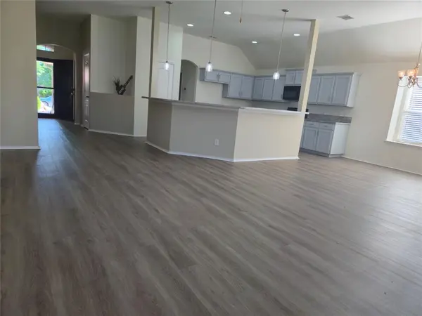 500 Crescent Creek Lane, Fort Worth, TX 76140