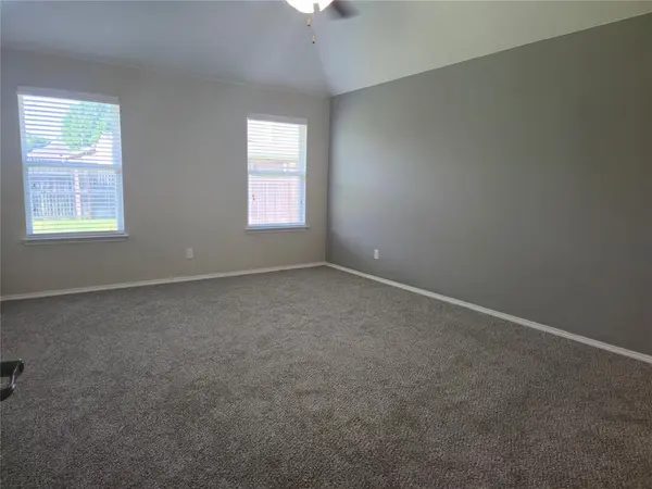 500 Crescent Creek Lane, Fort Worth, TX 76140