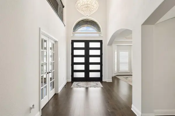 2671 Corona Drive, Grand Prairie, TX 75054
