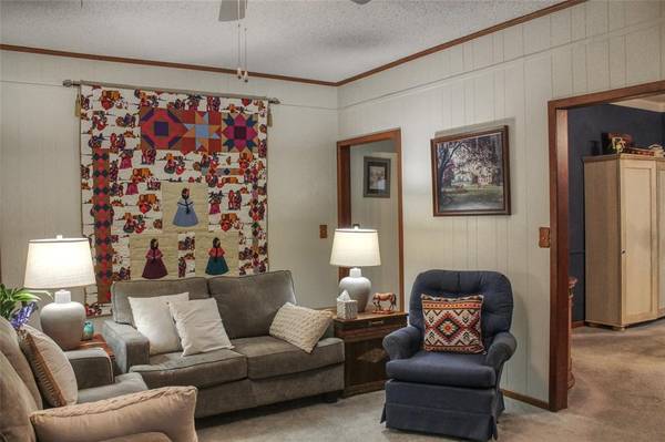132 N Jacobs Street, Albany, TX 76430