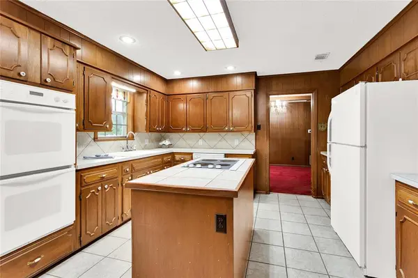 930 S MAURICE Avenue, Denison, TX 75020