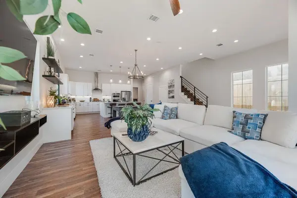 1802 Pueblo Street, Dallas, TX 75212