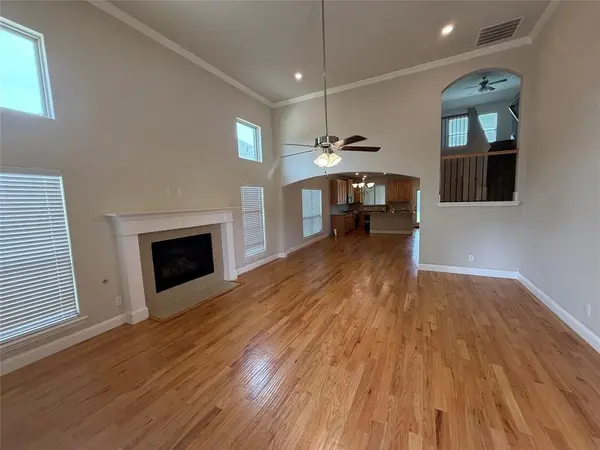 700 N Irving Heights Drive, Irving, TX 75061