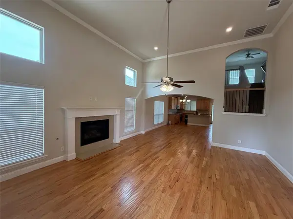 700 N Irving Heights Drive, Irving, TX 75061