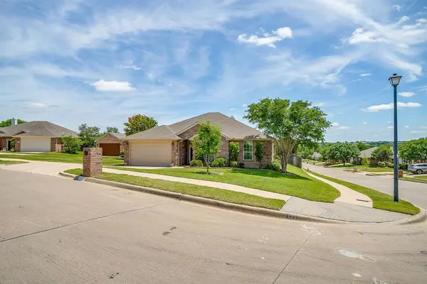 1173 Albatross Court, Benbrook, TX 76126