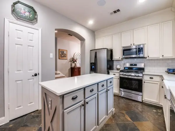 2452 Dockside Drive, Grand Prairie, TX 75054