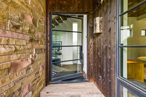20 Vanguard Way, Dallas, TX 75243
