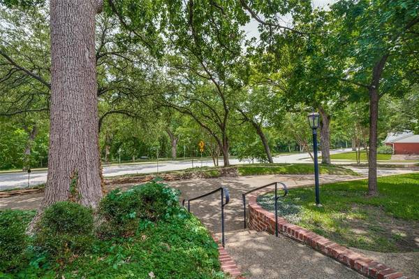 2501 W Prairie Creek Drive, Richardson, TX 75080