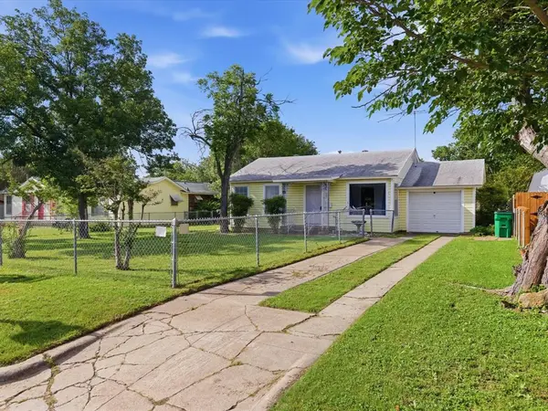 5113 Flagstone Drive, Sansom Park, TX 76114