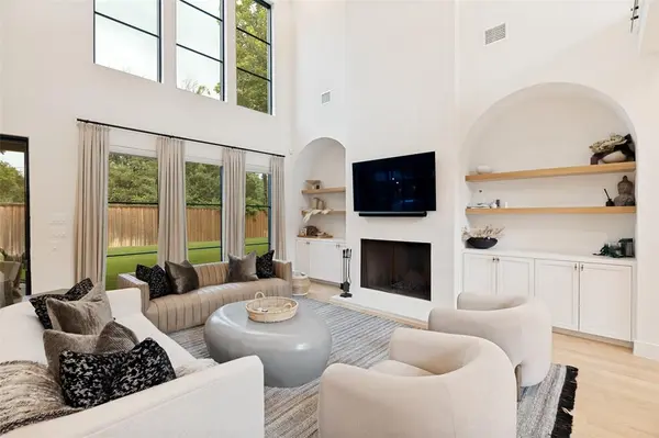9885 Mixon Drive, Dallas, TX 75220