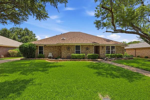 2008 Iron Horse Court, Arlington, TX 76017