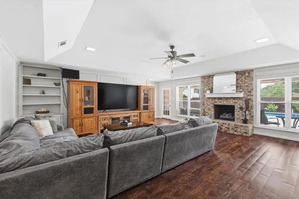 2008 Iron Horse Court, Arlington, TX 76017