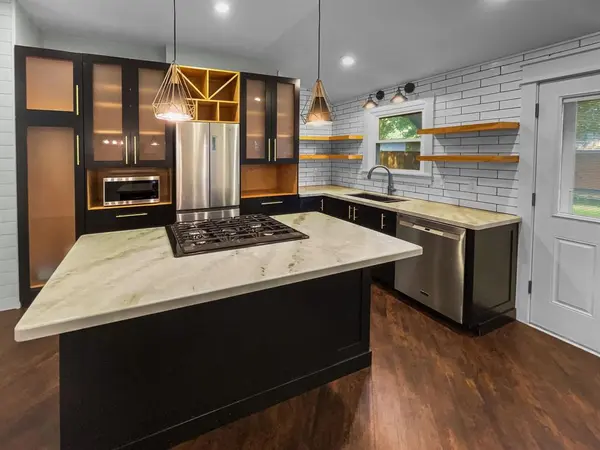 1108 E Russell Avenue, Carrollton, TX 75006