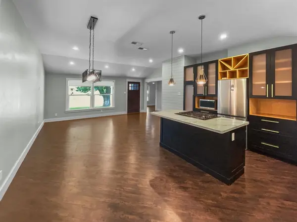 1108 E Russell Avenue, Carrollton, TX 75006